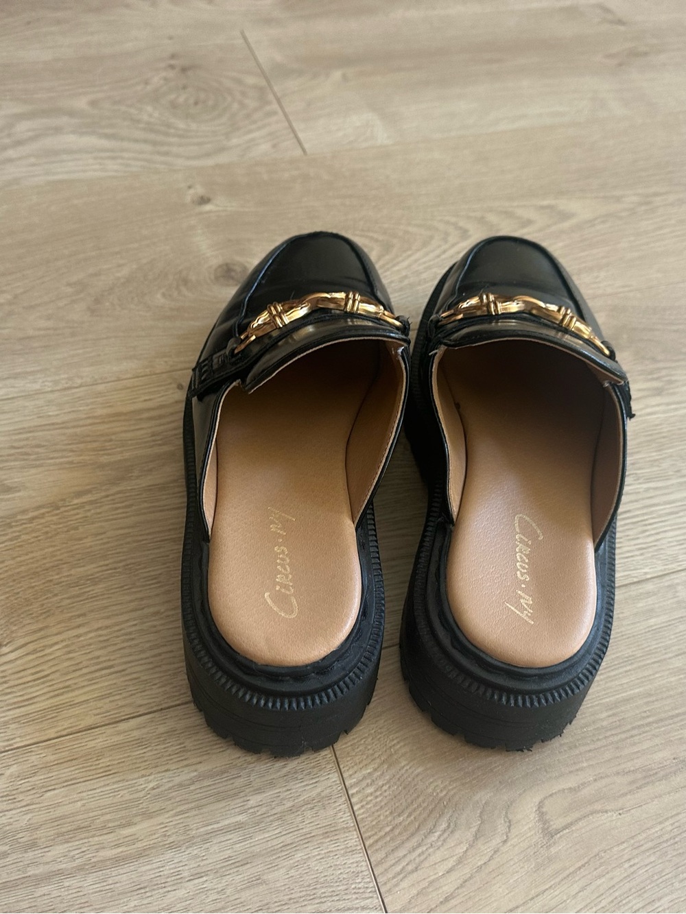 Sam Edelman a Circus Slip-On Loafers with Gold Chain Detail - Picture 3 of 4